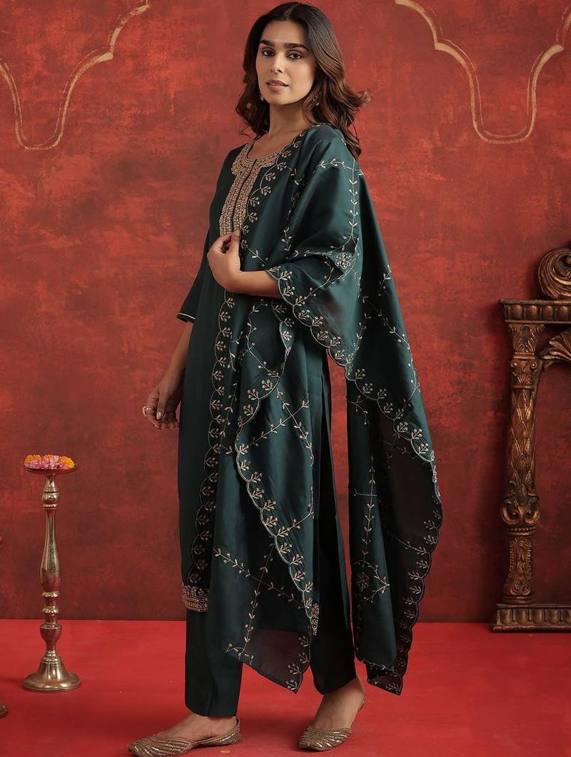 Floral Yoke Design Round Neck Thread Work Kurta With Trousers & Dupatta