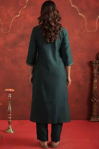 Floral Yoke Design Round Neck Thread Work Kurta With Trousers & Dupatta