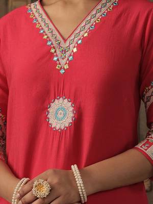 Floral Embroidered V-Neck Mirror Work Straight Kurta With Trousers 3