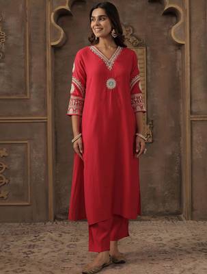 Floral Embroidered V-Neck Mirror Work Straight Kurta With Trousers 6