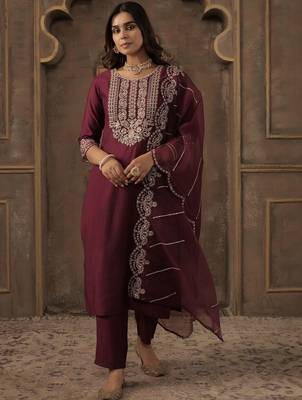 Women Ethnic Motifs Embroidered Kurta with Trousers & Dupatta 2
