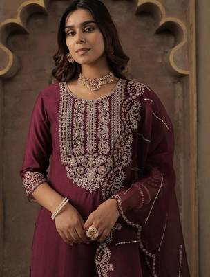 Women Ethnic Motifs Embroidered Kurta with Trousers & Dupatta 3