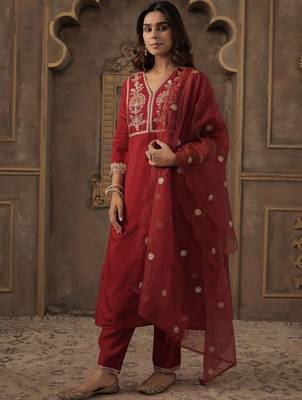 Women Ethnic Motifs Embroidered Kurta with Trousers & Dupatta 1