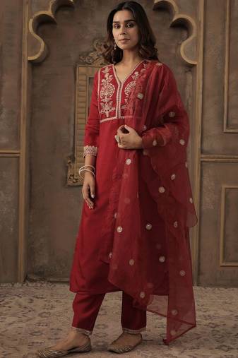 Women Ethnic Motifs Embroidered Kurta with Trousers & Dupatta
