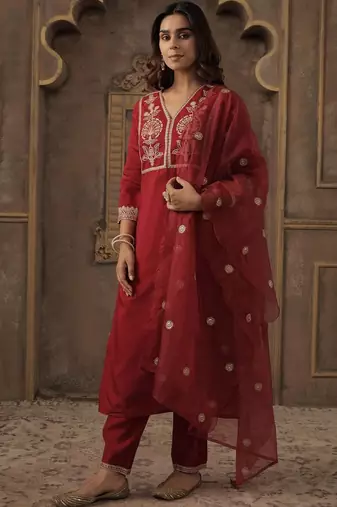 Women Ethnic Motifs Embroidered Kurta with Trousers & Dupatta