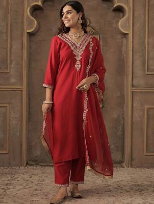Women Ethnic Motifs Embroidered Kurta with Trousers & Dupatta 1