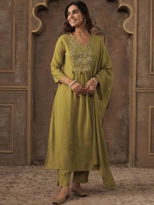Women Ethnic Motifs Embroidered Pleated Mirror Work Kurta Set 2