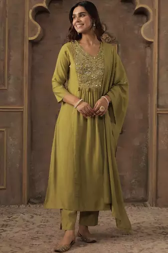 Women Ethnic Motifs Embroidered Pleated Mirror Work Kurta Set