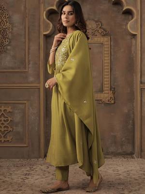 Women Ethnic Motifs Embroidered Pleated Mirror Work Kurta Set 5