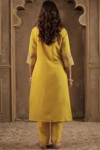 Women Floral Embroidered Kurta with Trousers & Dupatta