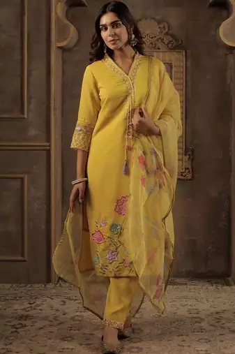 Women Floral Embroidered Kurta with Trousers & Dupatta