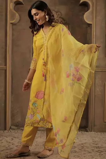 Women Floral Embroidered Kurta with Trousers & Dupatta
