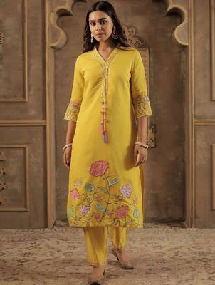 Women Floral Embroidered Kurta with Trousers & Dupatta 6