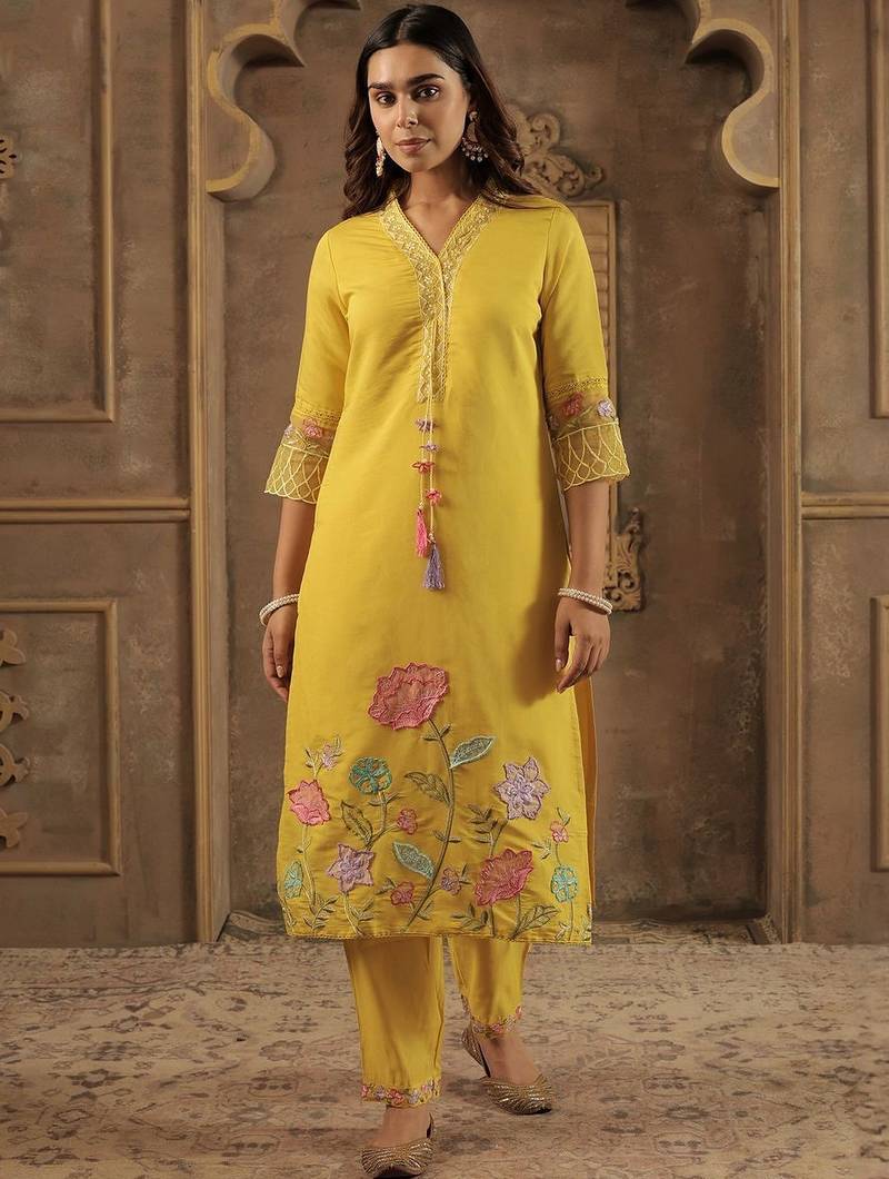 Women Floral Embroidered Kurta with Trousers & Dupatta