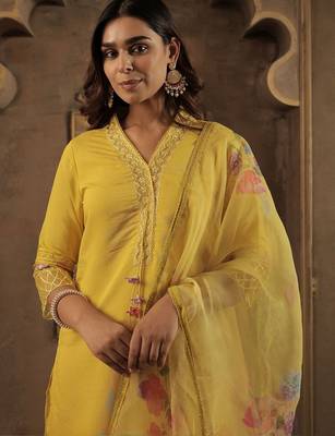 Women Floral Embroidered Kurta with Trousers & Dupatta 7