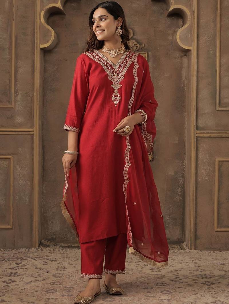 Ethnic Motifs Embroidered V-Neck Straight Kurta With Trousers & Dupatta