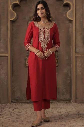 Women Ethnic Motifs Embroidered Kurta with Trousers