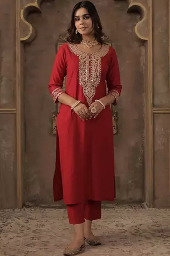 Women Ethnic Motifs Embroidered Kurta with Trousers