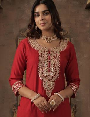 Women Ethnic Motifs Embroidered Kurta with Trousers 2