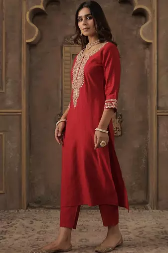 Women Ethnic Motifs Embroidered Kurta with Trousers