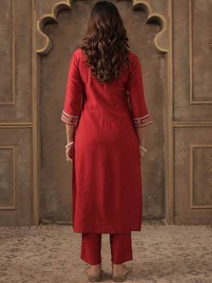 Women Ethnic Motifs Embroidered Kurta with Trousers 4