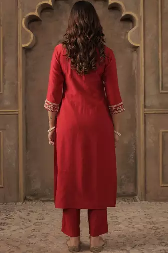 Women Ethnic Motifs Embroidered Kurta with Trousers