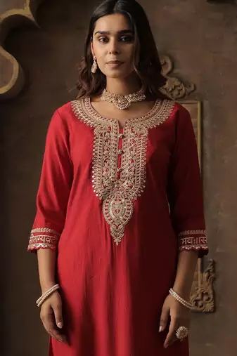 Women Ethnic Motifs Embroidered Kurta with Trousers