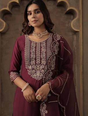 Women Ethnic Motifs Embroidered Kurta with Trousers & Dupatta 2