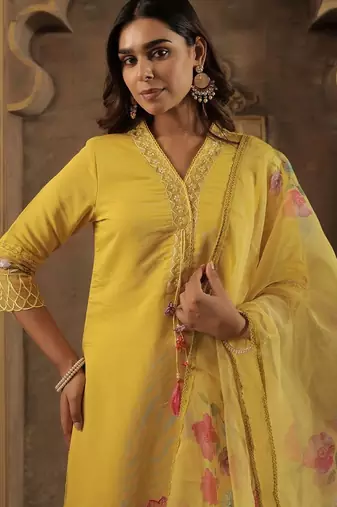 Women Floral Embroidered Kurta with Trousers & Dupatta