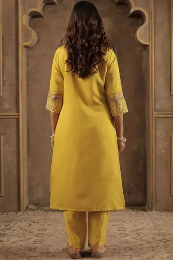 Women Floral Embroidered Kurta with Trousers & Dupatta