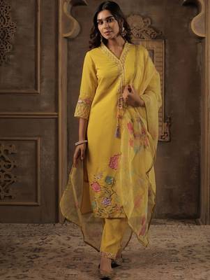 Women Floral Embroidered Kurta with Trousers & Dupatta 4