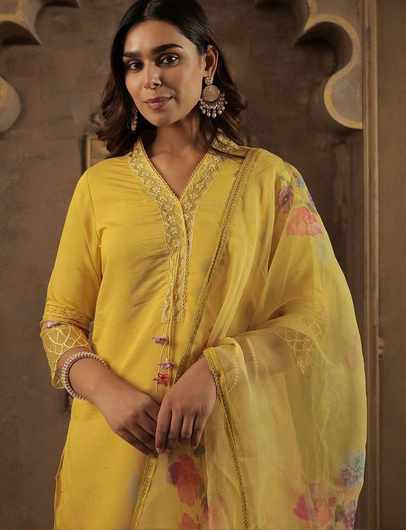 Women Floral Embroidered Kurta with Trousers & Dupatta