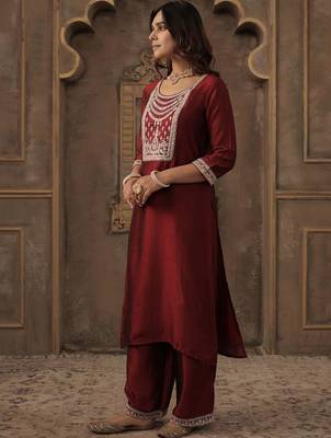 Women Ethnic Motifs Embroidered Kurta with Palazzo 5