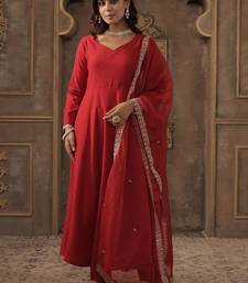 Liva Sweetheart Neck Anarkali Kurta With Trousers & Dupatta