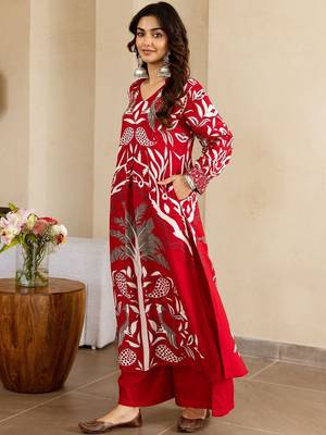Floral Printed V-Neck Kurta with Palazzos 4
