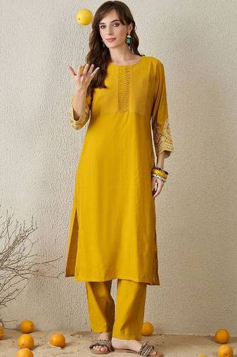 Ethnic Motifs Embroidered Beads And Stones Kurta With Trouser