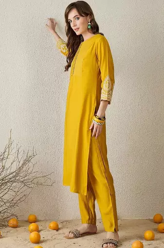 Ethnic Motifs Embroidered Beads And Stones Kurta With Trouser