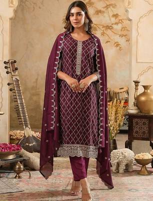 Women Geometric Embroidered Kurta with Trousers & Dupatta 1