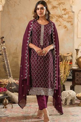 Women Geometric Embroidered Kurta with Trousers & Dupatta