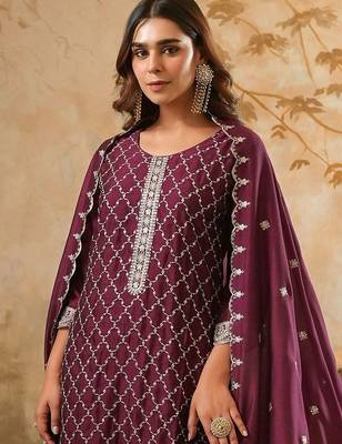 Women Geometric Embroidered Kurta with Trousers & Dupatta 2