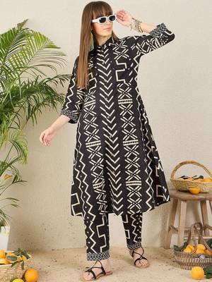 Women Printed Regular Pure Cotton Kurta With Trousers Kurta Sets 1