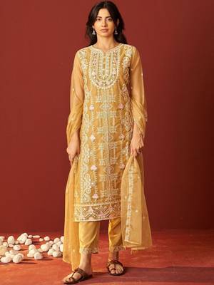 Floral Embroidered Straight V-Neck Thread Work Kurta & Trousers Dupatta 1