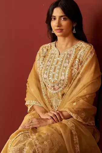 Floral Embroidered Straight V-Neck Thread Work Kurta & Trousers Dupatta