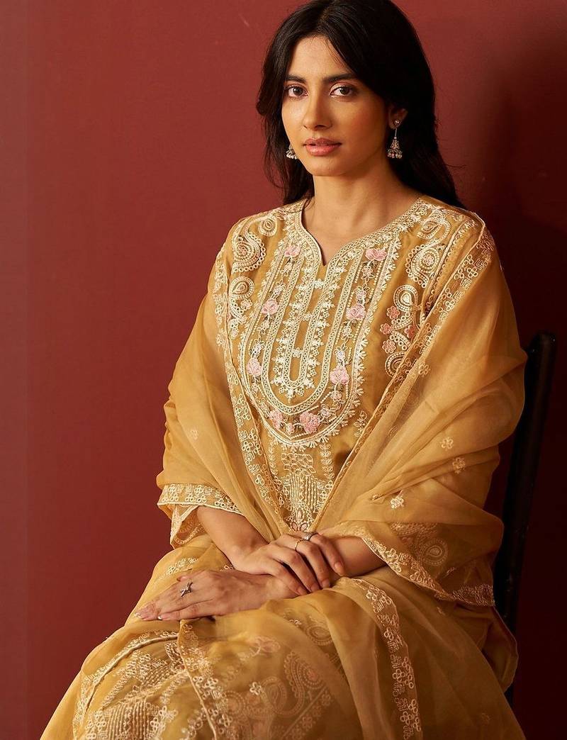 Floral Embroidered Straight V-Neck Thread Work Kurta & Trousers Dupatta