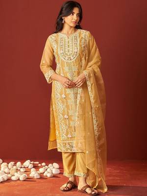 Floral Embroidered Straight V-Neck Thread Work Kurta & Trousers Dupatta 3