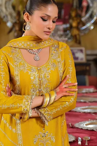 Ethnic Motifs Embroidered Round Neck Thread Work Kurta With Palazzos & Dupatta
