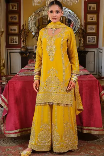 Ethnic Motifs Embroidered Round Neck Thread Work Kurta With Palazzos & Dupatta