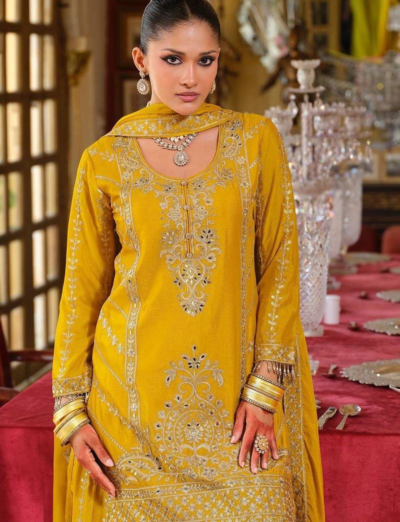 Ethnic Motifs Embroidered Round Neck Thread Work Kurta With Palazzos & Dupatta