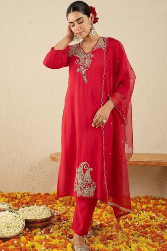 Women Ethnic Motifs Self Design Kurta with Trousers & Dupatta