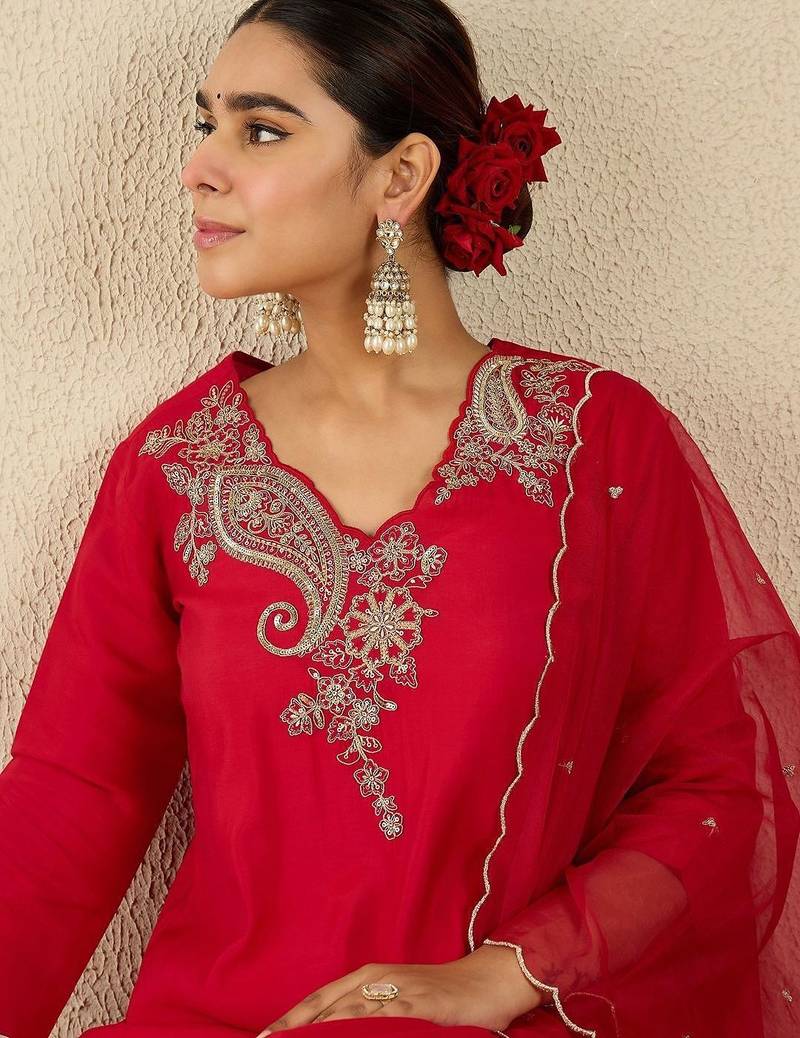 Women Ethnic Motifs Self Design Kurta with Trousers & Dupatta